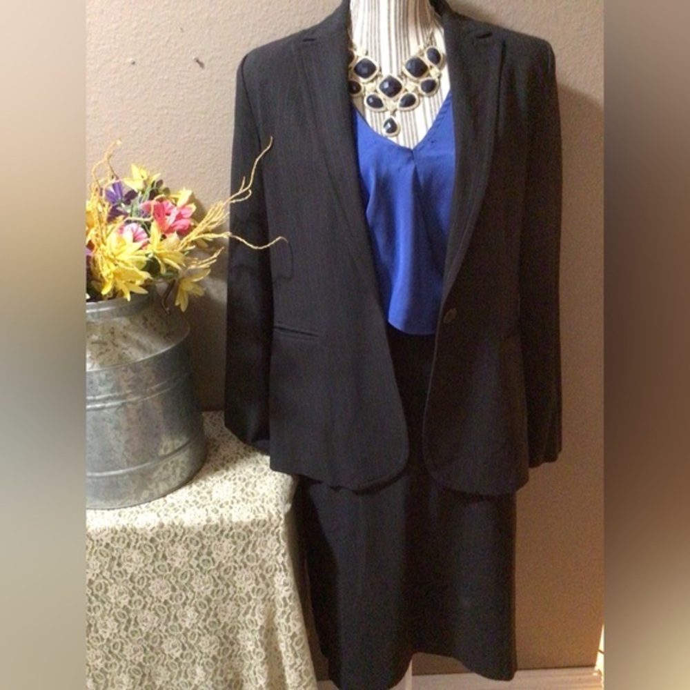 PERRIS ELLIS SUIT BLACK/BLUE JACKET AND SKIRT